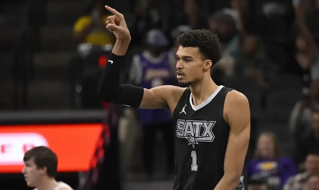 九游娱乐Rookie意外战胜法国队，出色防守引爆全场！(交错战线插画未和谐图片)