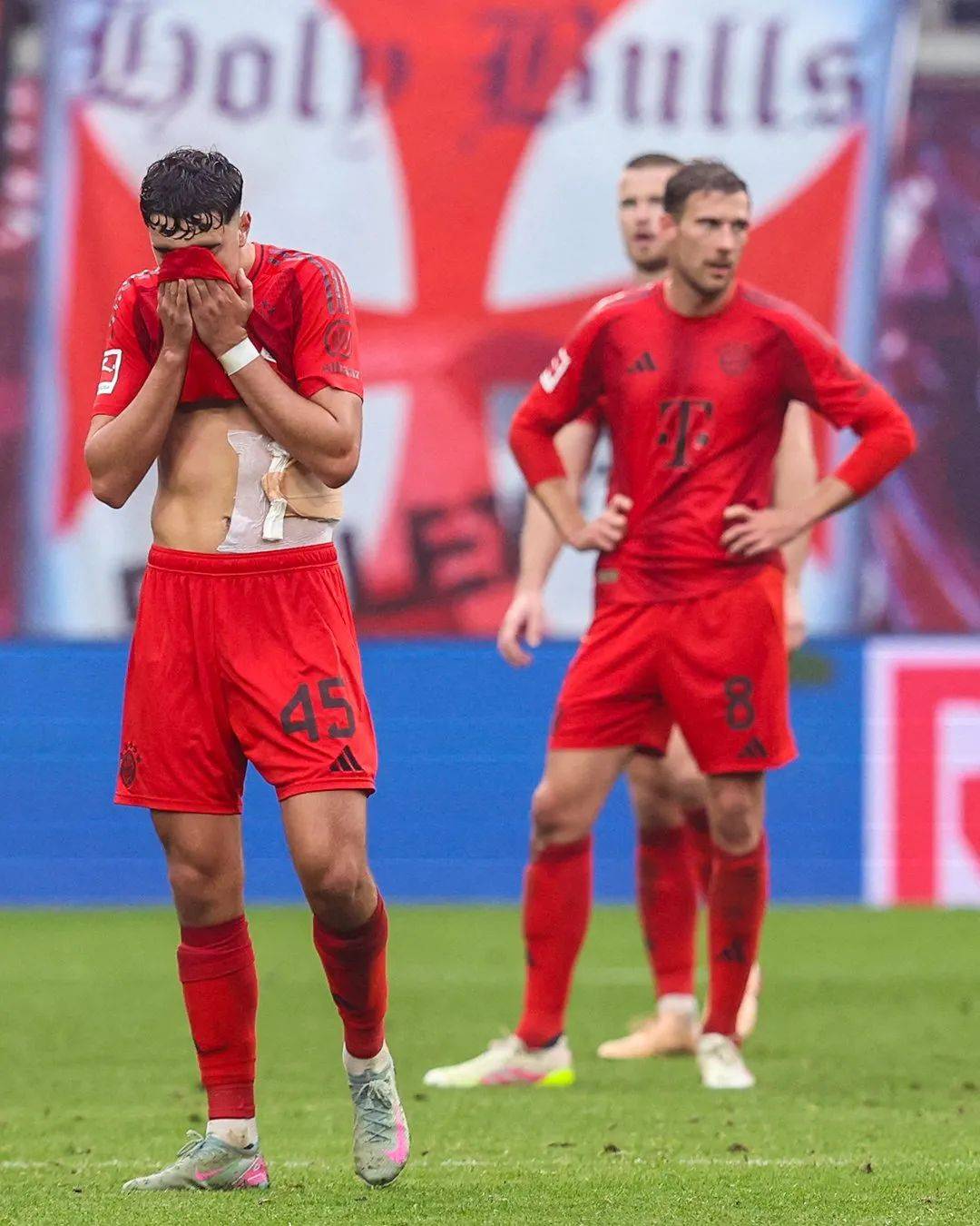 APP下载地址 凯恩迎来十二赛季出色发挥，SKT观众热烈欢呼！观众掌声雷动